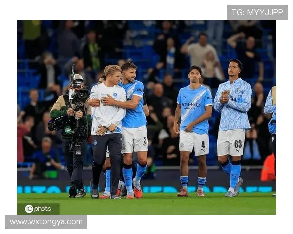 曼城对那不勒斯第25分钟德布劳内因伤被换下 现场气氛瞬间凝固 曼城对那不勒斯第25分钟德布劳内因伤被换下 现场气氛瞬间凝固