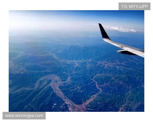 高空浪漫之旅亚马尔与女友乘坐直升机俯瞰美丽大地共度难忘时光 高空浪漫之旅亚马尔与女友乘坐直升机俯瞰美丽大地共度难忘时光